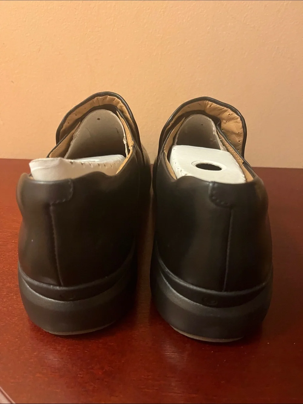 Clarks minimal black